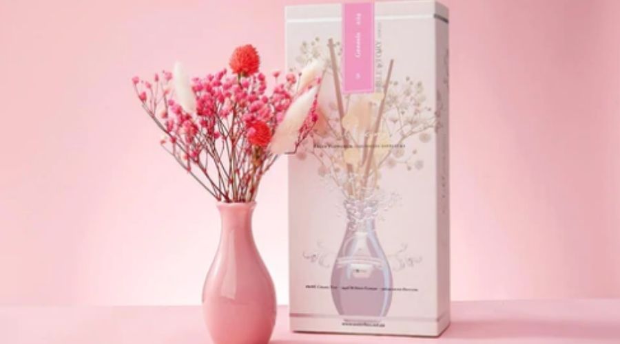 900 x 500 Lilliannas.jpg