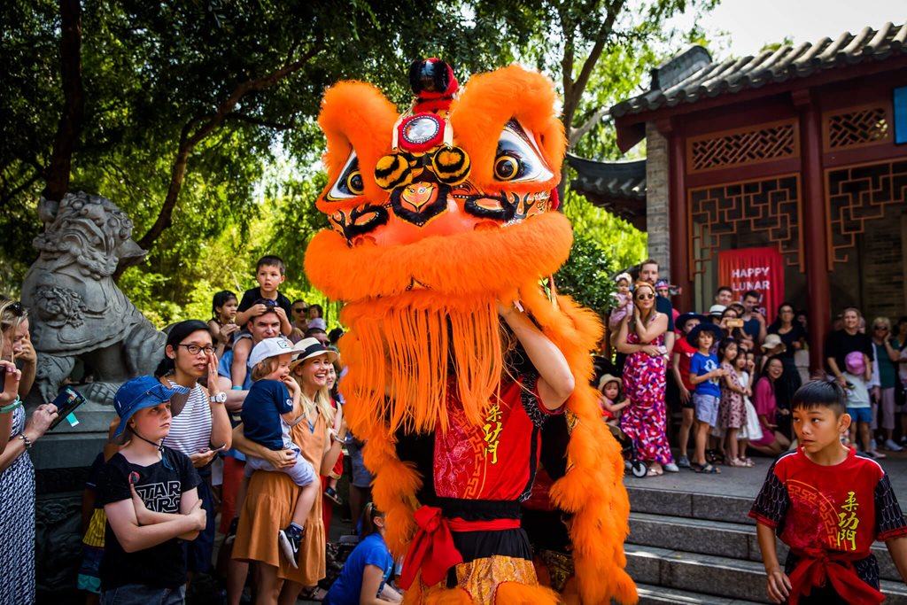 028_Lion_dancing_Chinese_Gardens_credit_Anna_Kucera.jpg